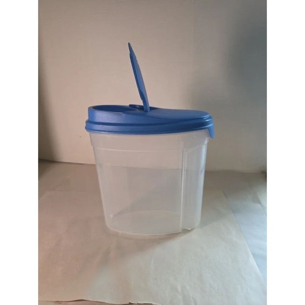 VTG Rubbermaid Servin Saver #4 Cereal Storage/ Pitcher 3.5 Qt Blue w/Lid